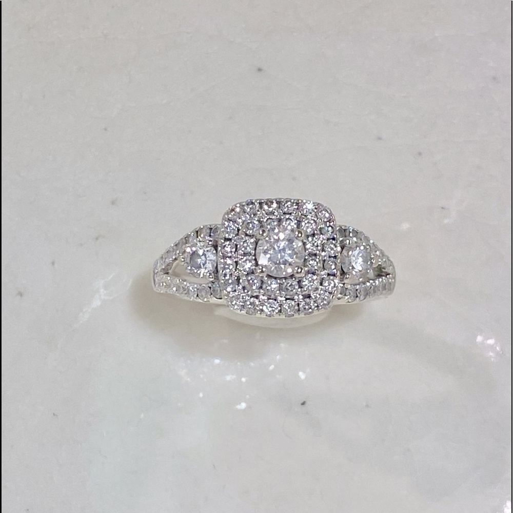 Zales 1.00 CTW Past Present Future Leo Diamond WG